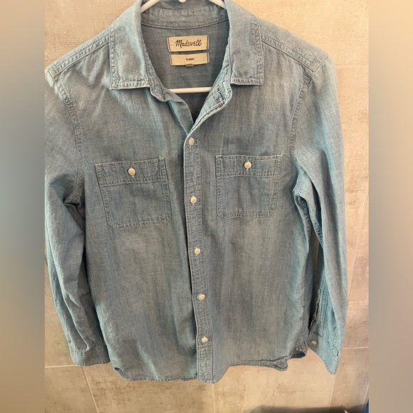 Tops - Madewell Chambray Button up shirt
